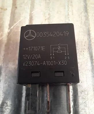 Mercedes-Benz E AMG W212 Other relay 0035420419 A0035420419