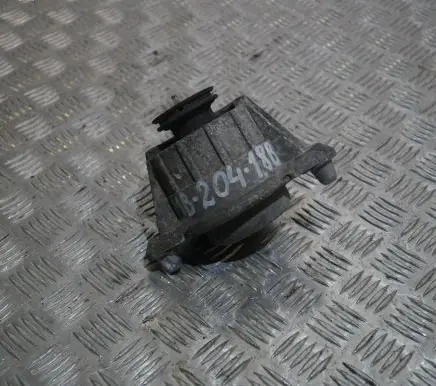 Mercedes-Benz C W204 Engine mount bracket