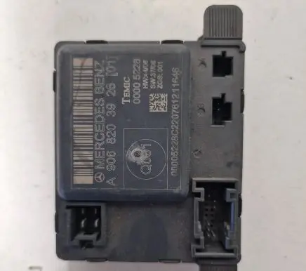 Mercedes-Benz Sprinter W901 W902 W903 W904 Door control unit/module A9068203926 00005228