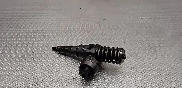 Volkswagen Polo III 6N 6N2 6NF Fuel injector 045130073T