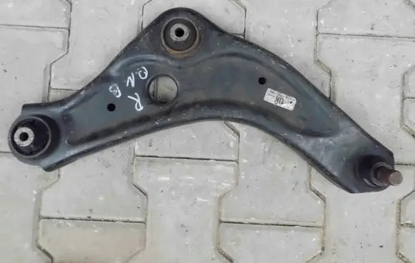 Nissan Qashqai Front lower control arm/wishbone 65566556