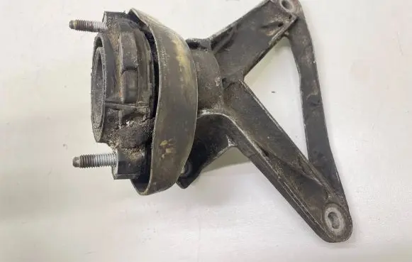 Audi A4 S4 B6 8E 8H Gearbox mounting bracket 8E0399115J