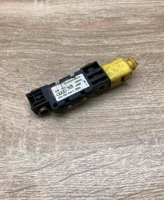 Audi A4 S4 B6 8E 8H Airbag deployment crash/impact sensor 8E0959643E WITHPLUG