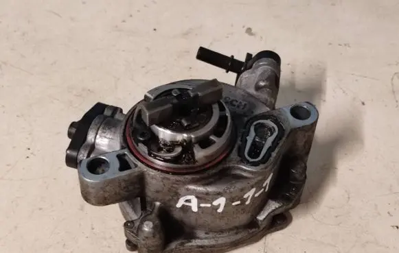 Peugeot 508 Vacuum pump 9804021880