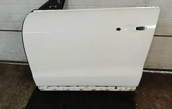 Maserati Levante Front door