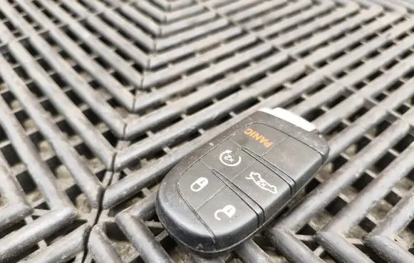 Dodge Challenger Ignition key/card 
