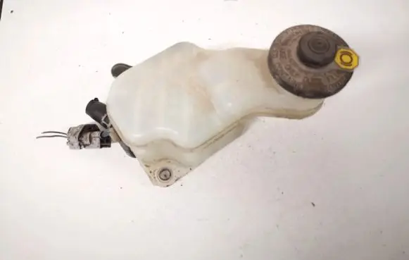 Brake fluid reservoir