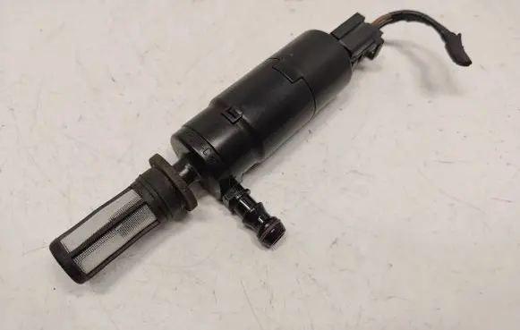 BMW 3 E90 E91 Headlight washer pump 8377430 67128377430 67120154875