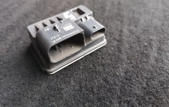 BMW 1 F20 F21 Glow plug pre-heat relay 8570087