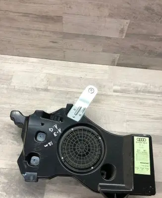 Audi A3 S3 8P Subwoofer speaker 8P4035382E 2180