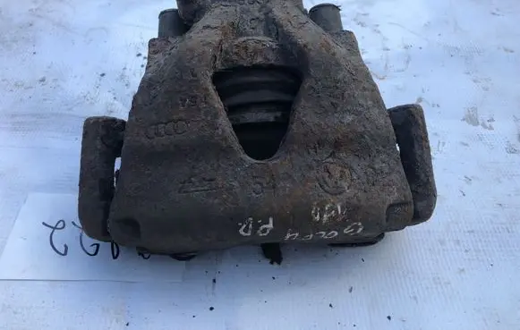 Volkswagen Golf IV Front brake caliper