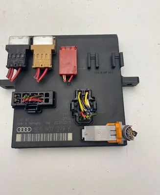 Audi A4 S4 B7 8E 8H Light module LCM 8E0907279K