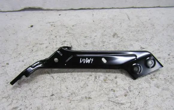 Renault Megane IV Fender mounting bracket 631413398R