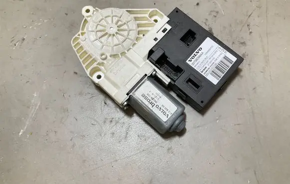 Volvo C70 Front door window regulator motor 30798099AA 973925103 5WK11614D