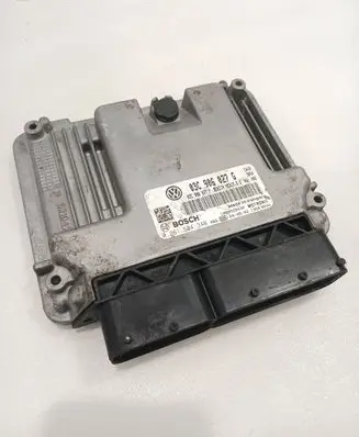 Volkswagen Golf VI Engine control unit/module 03C906027G 0261S04348 03C906027F