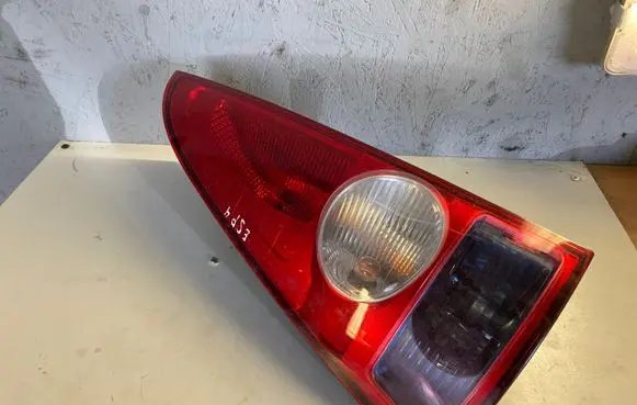 Renault Espace IV Rear/tail lights 8200027153