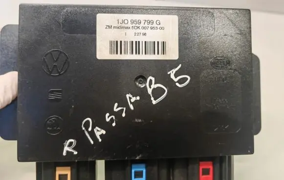 Volkswagen PASSAT B5 Comfort/convenience module 1J0959799G