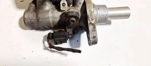 Volkswagen PASSAT B6 Master brake cylinder
