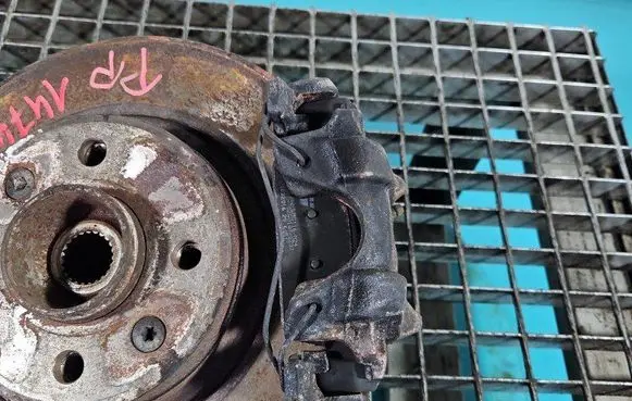 Front brake caliper