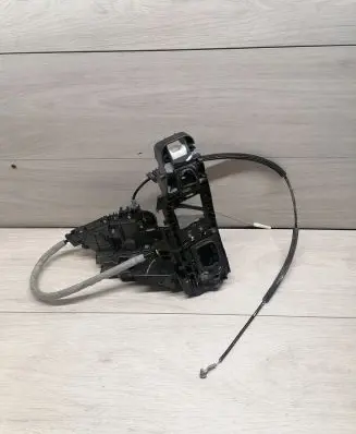 Mercedes-Benz GLC X253 C253 Front door lock A2220063999