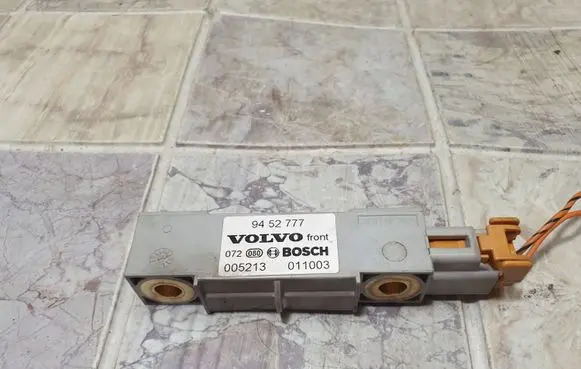 Volvo V70 Airbag deployment crash/impact sensor 9452777 005213 011003