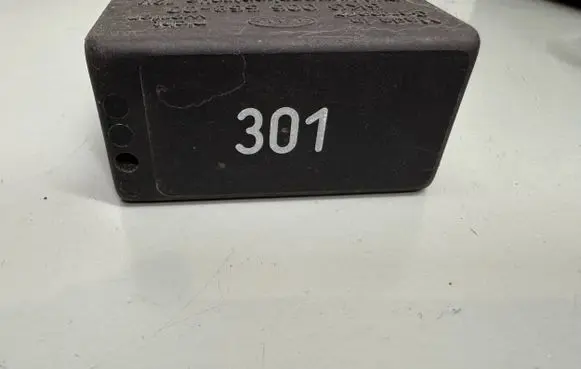 Audi A4 S4 B5 8D Light relay 4A0919471 5KG00656800 K2SS03