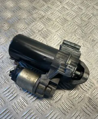 BMW 3 E90 E91 Starter motor 8570383