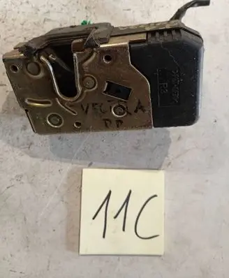 Opel Vectra B Front door lock 90507060
