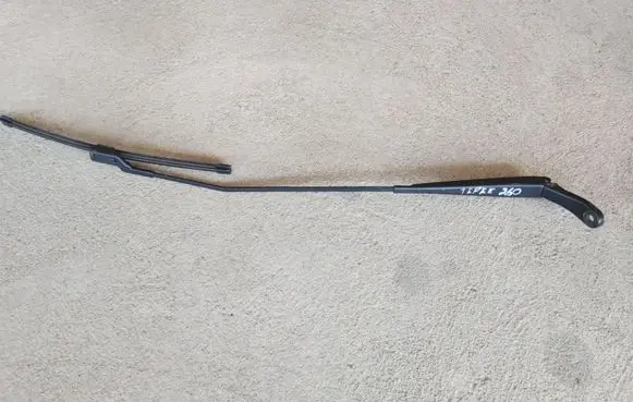 Peugeot Partner Windshield/front glass wiper blade 9682974780