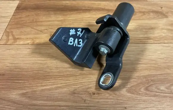 Ford Mondeo MK IV Rear door upper hinge A046575