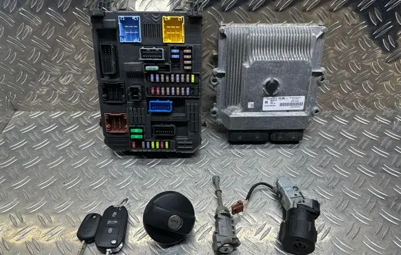 Citroen C4 Cactus Engine ECU kit and lock set 9829728480 A2C1950700101 280257251