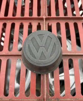 Volkswagen Golf I Original wheel cap 321601171A