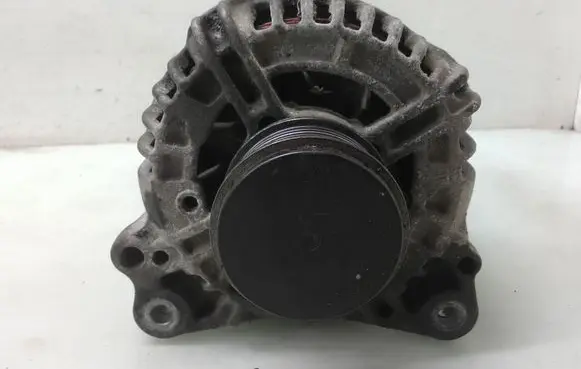 Volkswagen Touran I Generator/alternator 06F903023F