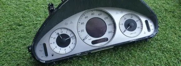 Mercedes-Benz E W211 Speedometer (instrument cluster) A2115403847