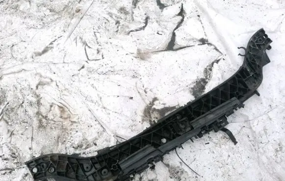 Renault Megane II Radiator support slam panel