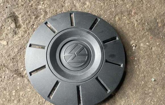 Volkswagen Transporter - Caravelle T5 R16 wheel hub/cap/trim 7E0601151B 7E0601151C
