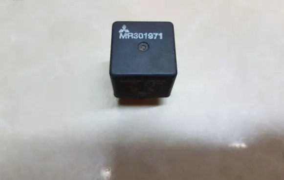 Mitsubishi Pajero Sport I Other relay MR301971