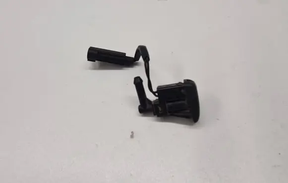 BMW X3 E83 Windshield washer spray nozzle 7110851 6166