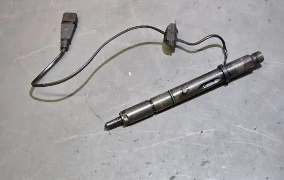 Audi A6 S6 C5 4B Fuel injector 059130202E