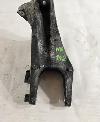 Volkswagen Transporter - Caravelle T5 Engine mounting bracket 7E0199343