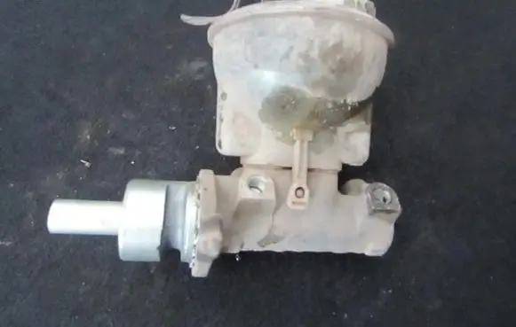 Volkswagen Golf III Master brake cylinder