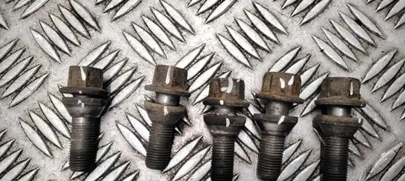 Volvo V70 Nuts/bolts 