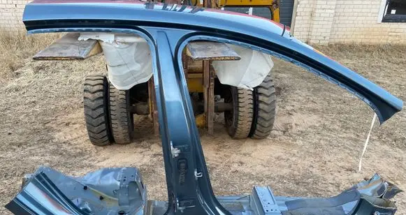 Volvo V40 Front sill (body part) 