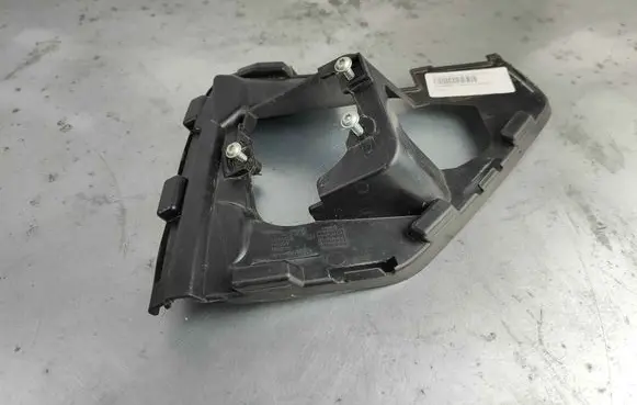 Volvo S60 Fog light bracket 31688804