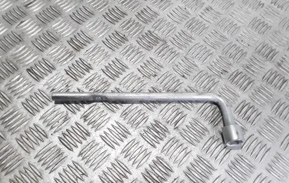 Honda FR-V Wheel nut wrench 