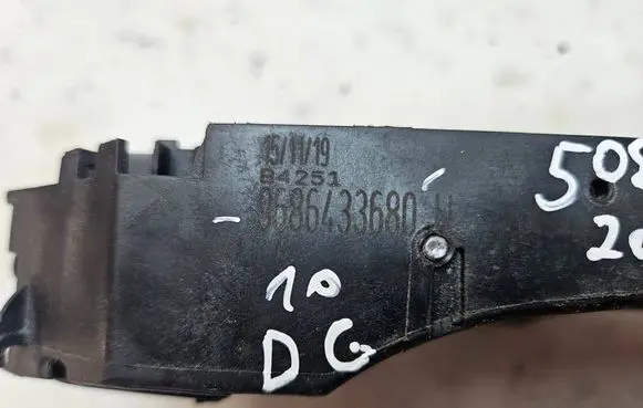Peugeot 508 II Rear door exterior handle/bracket B4251 9686433680