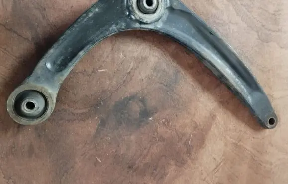 Peugeot 3008 I Front lower control arm/wishbone 833548