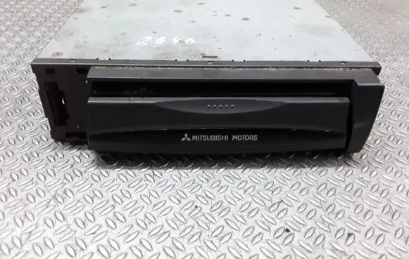 Mitsubishi Grandis Navigation unit CD/DVD player MZ313040