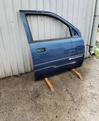 Chevrolet TrailBlazer Front door 