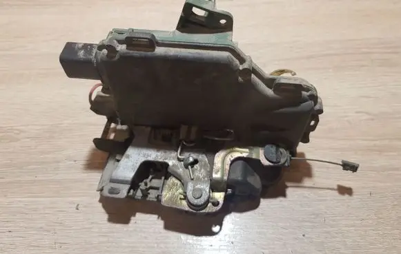 Audi A3 S3 8L Rear door lock 3B4839015M